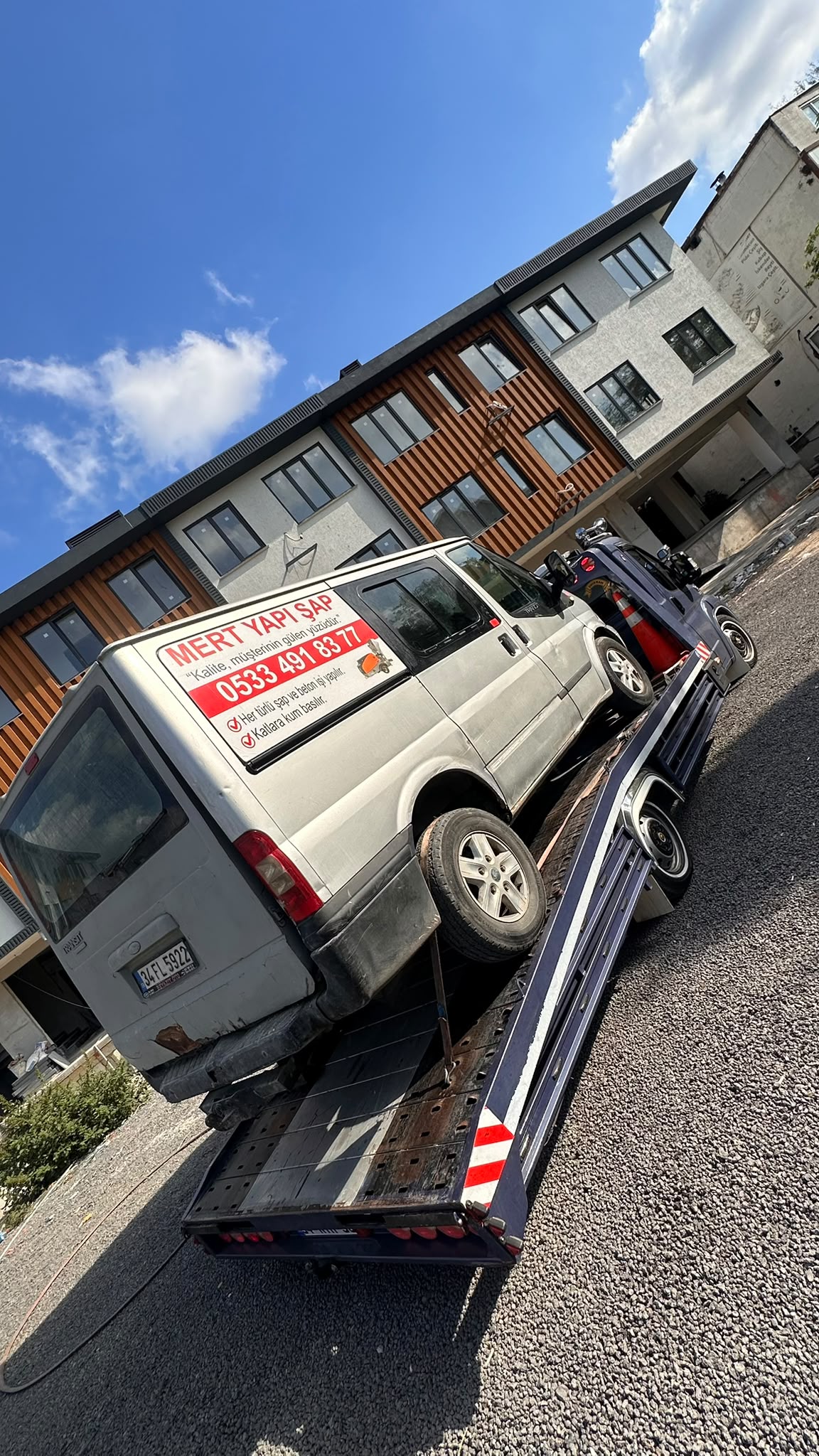 Çekici ekipmanıyla yol yardım çalışması